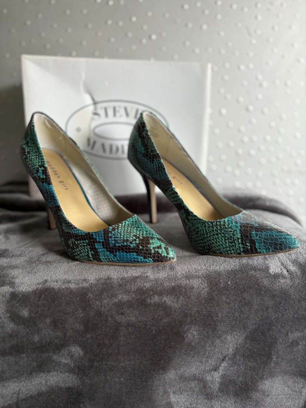 Steve Madden Teal Green Snakeskin Pointed Pumps